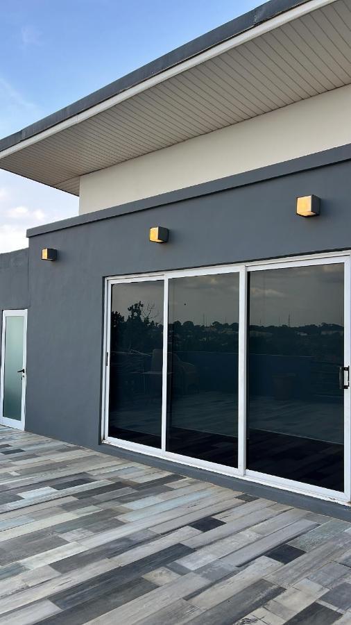 Nuben Court- Kumasi City Luaran gambar